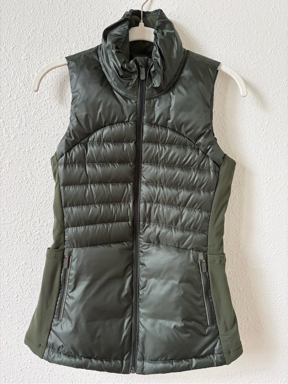 Lululemon Down For A Run Vest II Gator Green Size 4 Run Outdoors Sporty Gorpcore